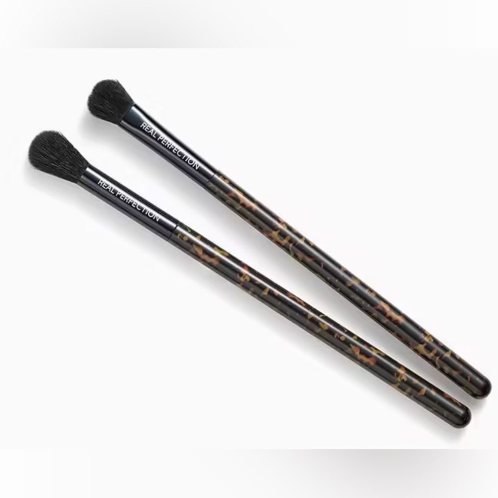 Real perfection crease blending and small eyeshadow brush duo